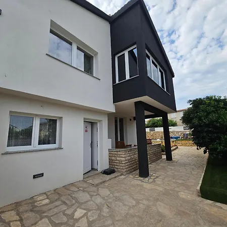 Willa Izziy -zadar, By The With A Sea View And Heated Pool