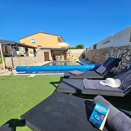 Izziy -zadar, By The With A Sea View And Heated Pool Willa Ražanac