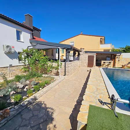Izziy -zadar, By The With A Sea View And Heated Pool Willa