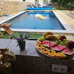 Izziy By The With A Sea View And Heated Pool Vila Razanac