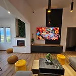 Izziy By The With A Sea View And Heated Pool Razanac