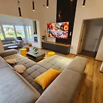 Izziy By The With A Sea View And Heated Pool Vila Razanac