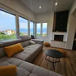 Izziy By The With A Sea View And Heated Pool Vila Razanac