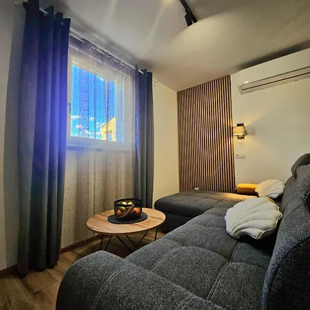Willa Izziy -zadar, By The With A Sea View And Heated Pool