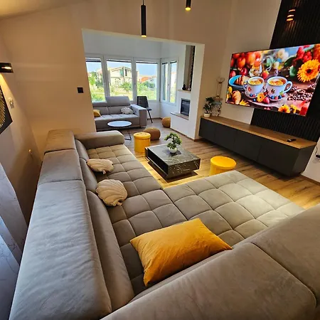 Izziy -zadar, By The With A Sea View And Heated Pool Ražanac
