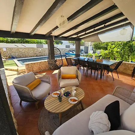 Izziy -zadar, By The With A Sea View And Heated Pool * Ražanac