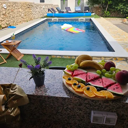 Izziy -zadar, By The With A Sea View And Heated Pool Willa Ražanac