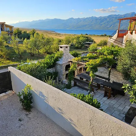 Izziy By The With A Sea View And Heated Pool Ražanac