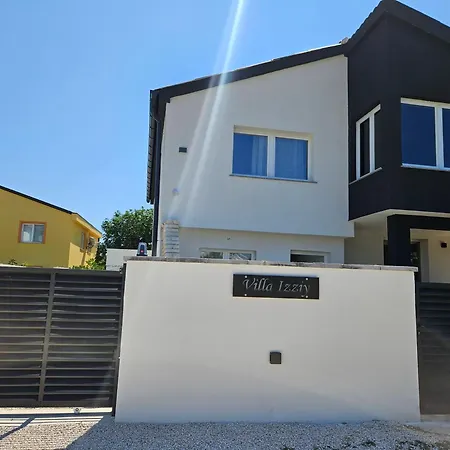 Willa Izziy -zadar, By The With A Sea View And Heated Pool Ražanac