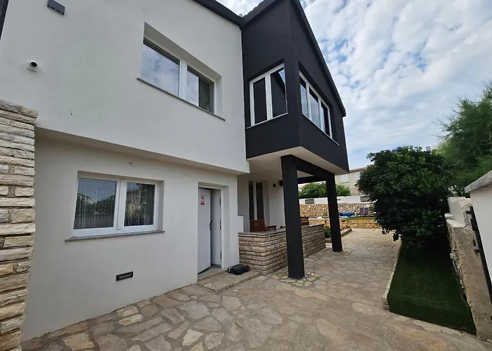 Villa Izziy By The With A Sea View And Heated Pool