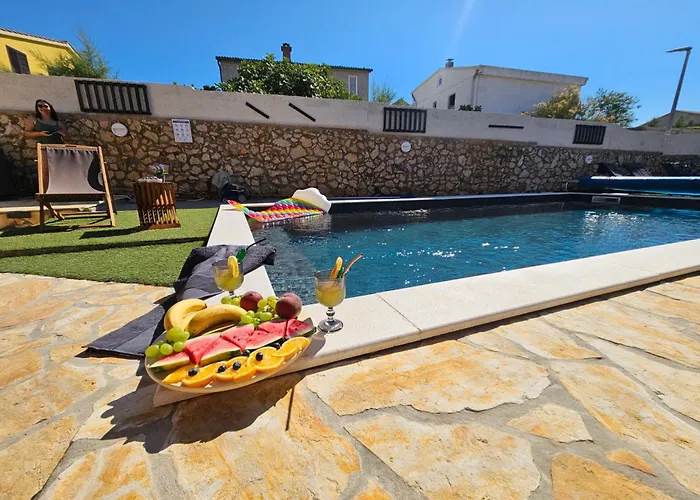 Villa Izziy By The With A Sea View *