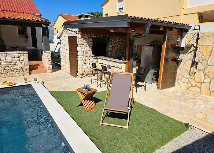 Izziy By The With A Sea View And Heated Pool Ražanac