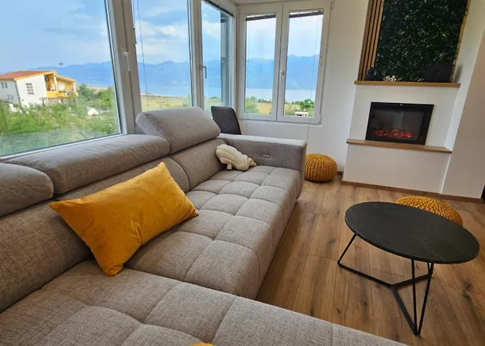 Villa Izziy By The With A Sea View And Heated Pool Ražanac