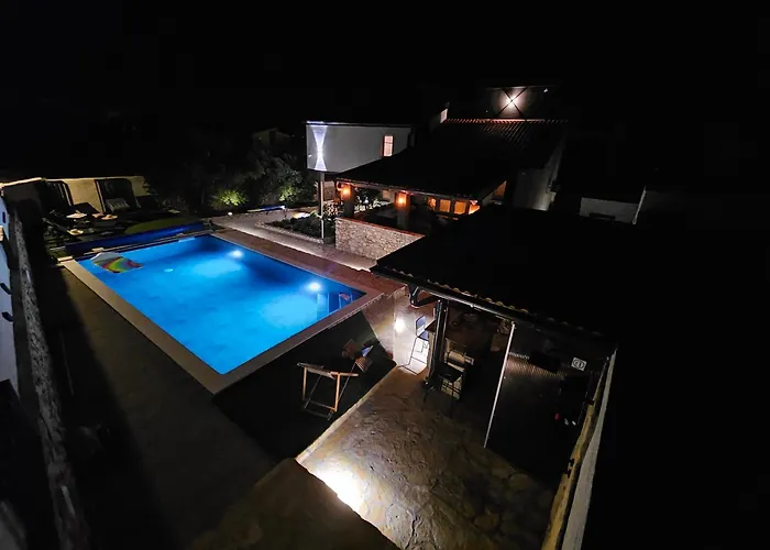 Villa Izziy By The With A Sea View *