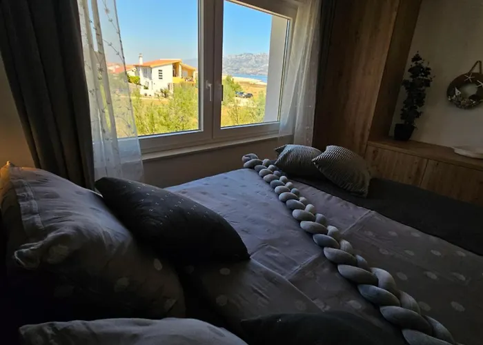 Villa Izziy By The With A Sea View And Heated Pool Ražanac
