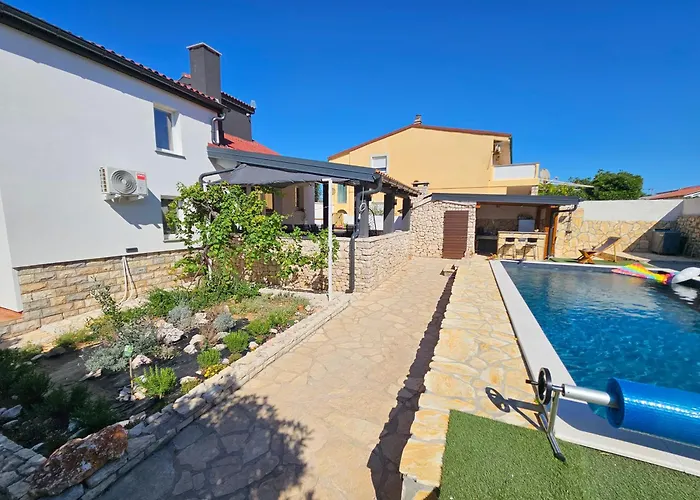 Izziy By The With A Sea View And Heated Pool Villa