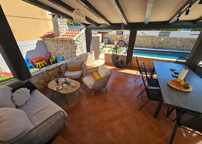 Izziy By The With A Sea View And Heated Pool Villa