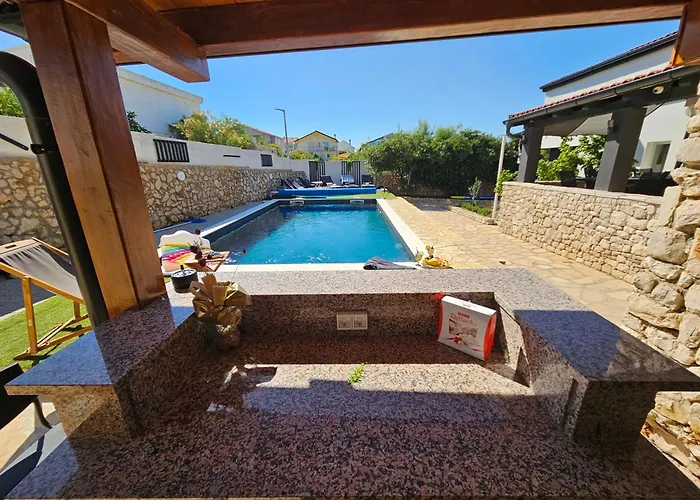 Villa Izziy By The With A Sea View *