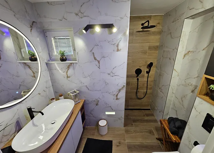 Izziy By The With A Sea View And Heated Pool Ražanac