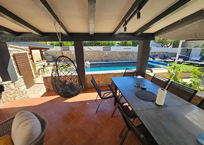 Villa Izziy By The With A Sea View *