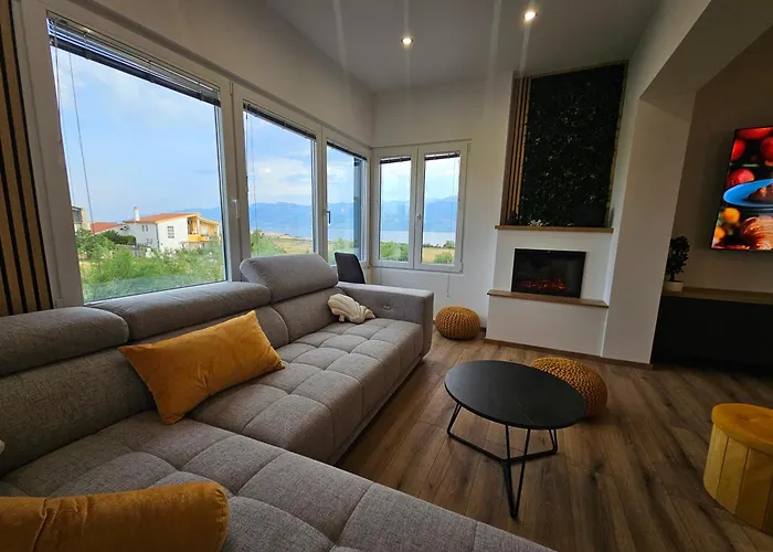 Izziy By The With A Sea View And Heated Pool Villa Ražanac