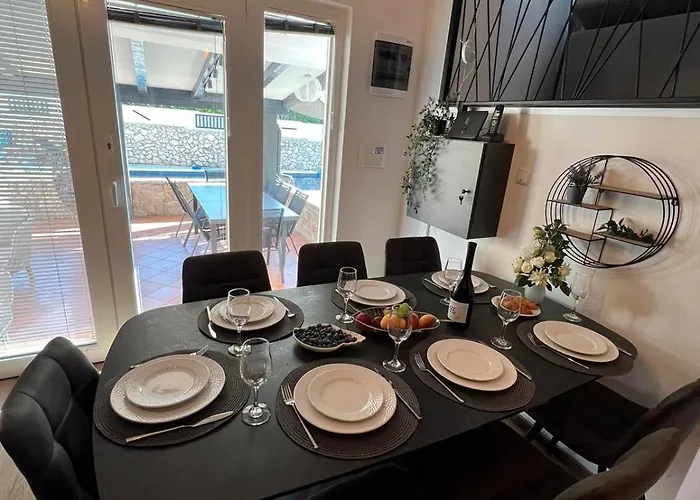 Villa Izziy By The With A Sea View And Heated Pool