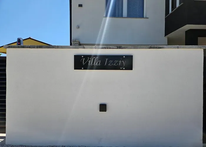 Izziy By The With A Sea View And Heated Pool